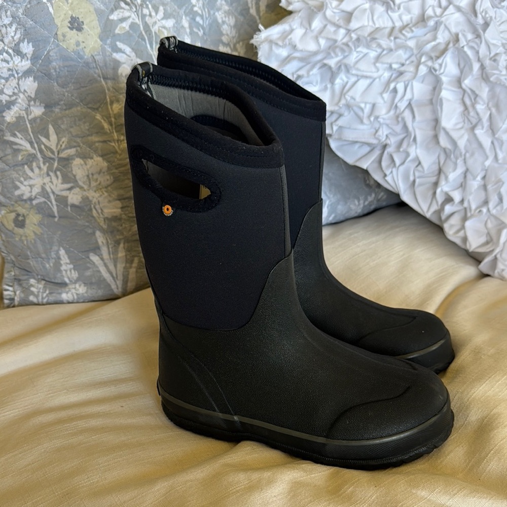 Bogs Black Kids Snow Boots size 3Y